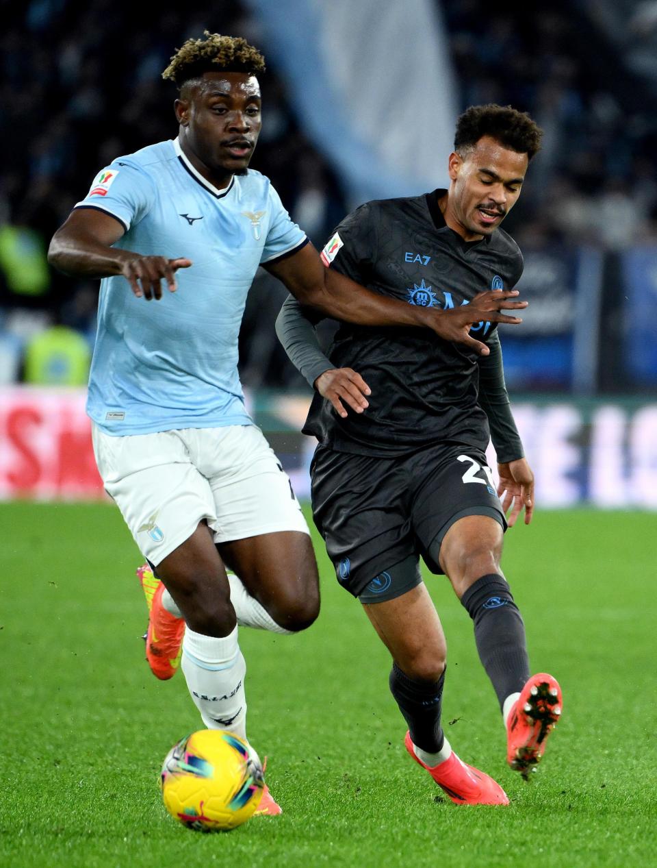 包含转折点！那不勒斯回应争议，意大利杯今晨攻防权衡，压力陡增，资深球员宣示担当的词条