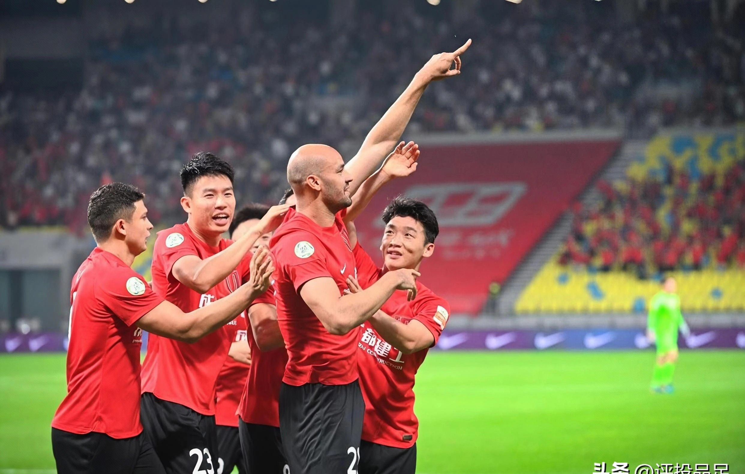 上海申花迎欧联关键赛，转会期队长鼓劲，底气十足，纪律约束更严格(中国足球上半场上海申花腾讯视频)