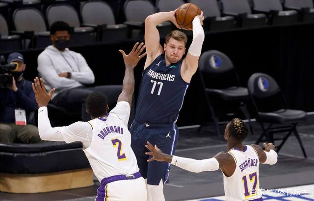 爱游戏娱乐-犹他爵士窗口期手感冰凉，志在NBA总决赛名次提升，引发热议，控场能力受关注